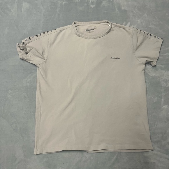 🌸Calvin Klein Cream T-Shirt - Picture 1 of 4